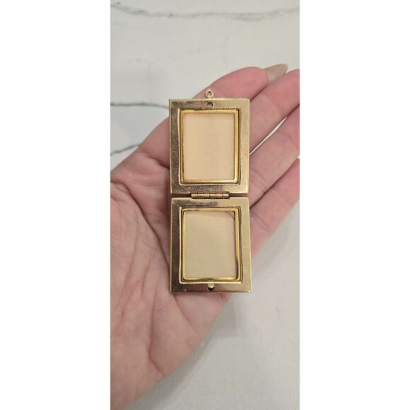 Vintage Gold Double Photo Locket Hinged Pendant With Marbled Enamel Interior - Picture 9 of 11